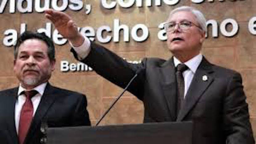 Vestido de café, toma protesta Jaime Bonilla como gobernador de Baja California