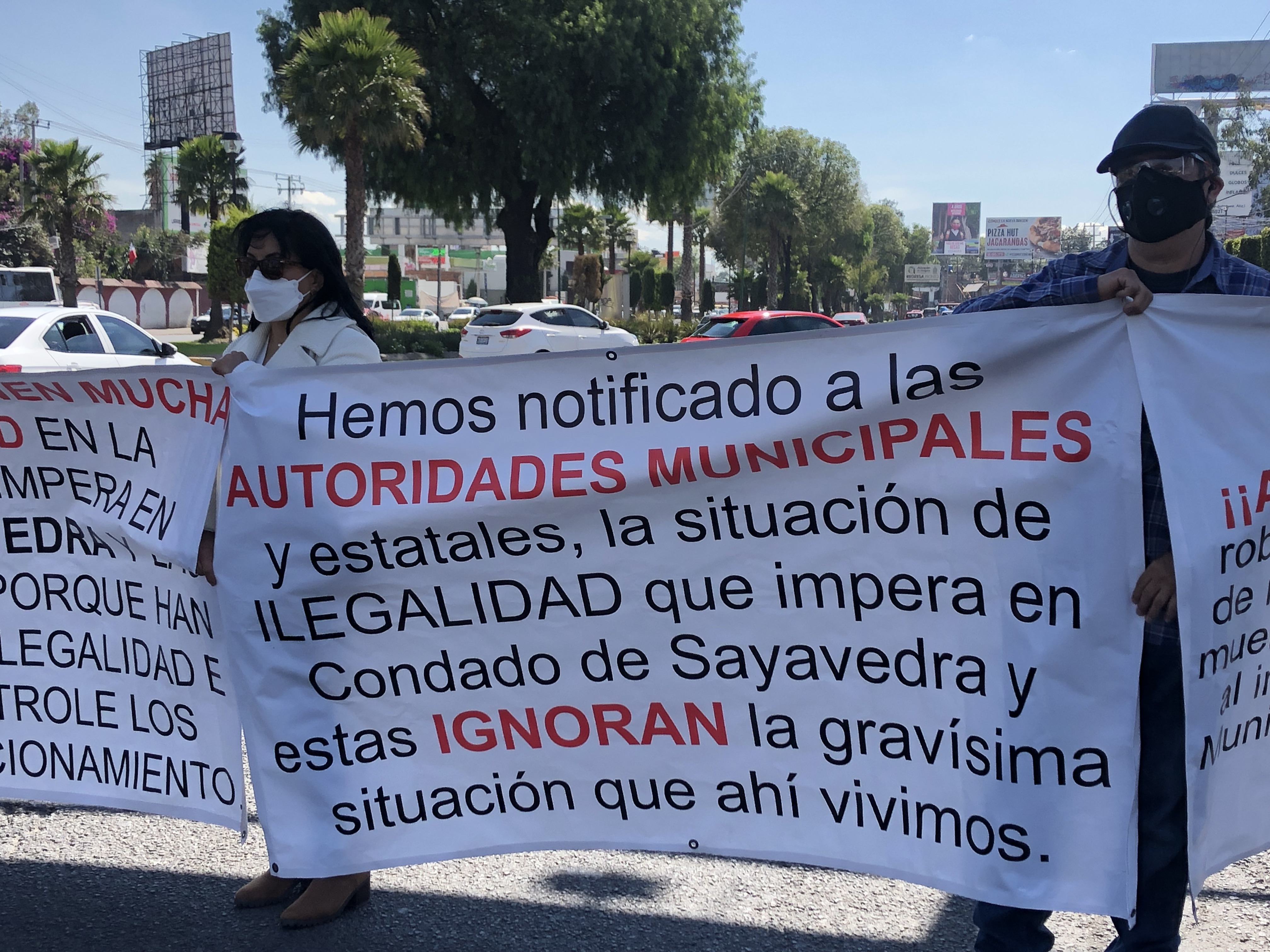 Bloqueo ante palacio de Atizapán de Zaragoza por inseguridad en Condado de Sayavedra