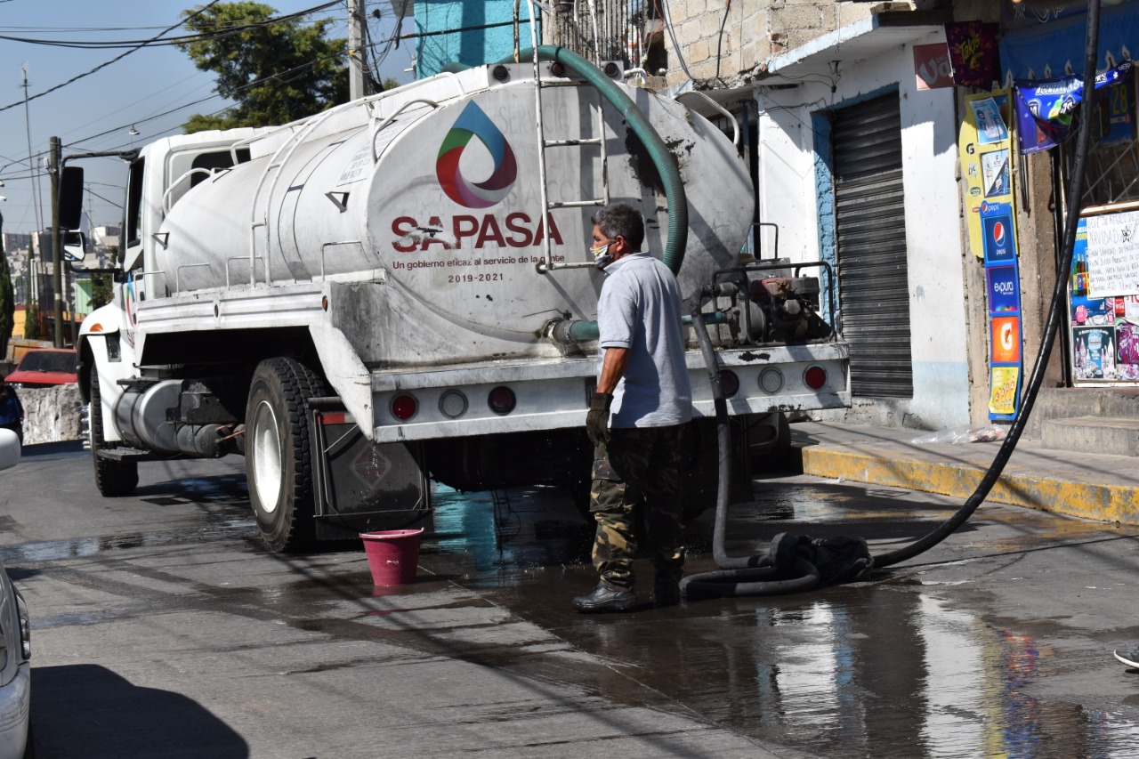 Suple SAPASA la falta de suministro de agua en colonias afectadas