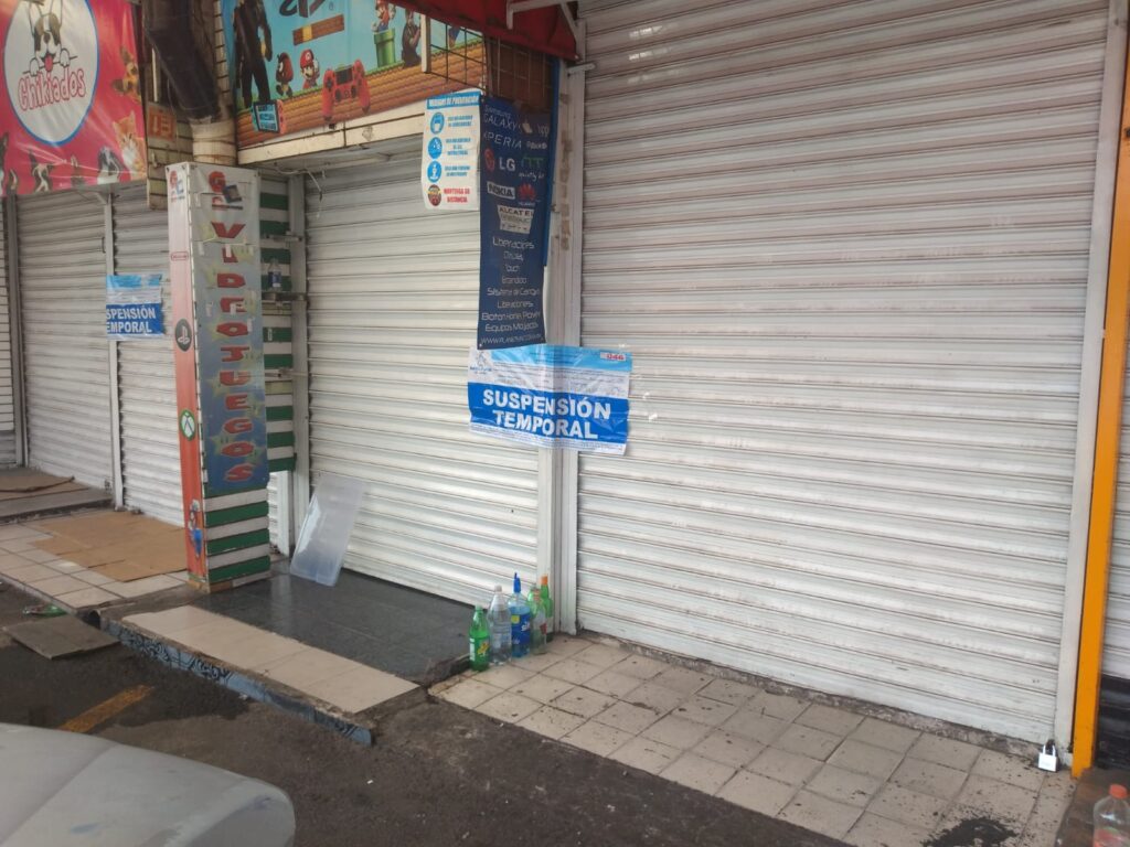Bazar Lomas Verdes clausurado por no contar con licencia de funcionamiento