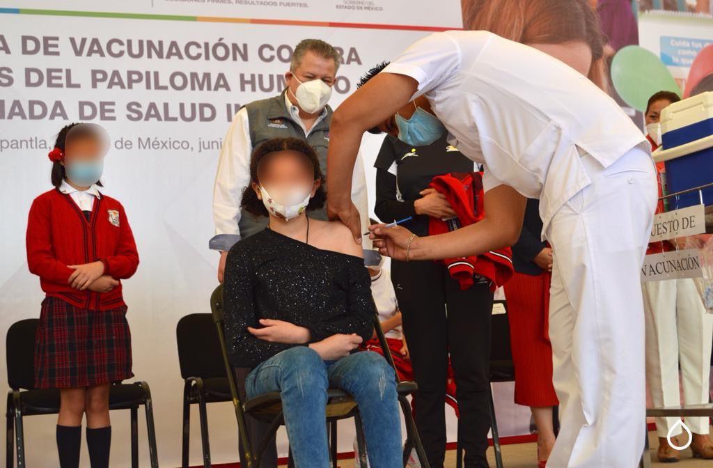 Vacunan contra papiloma en Tlalnepantla