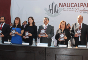 La alcaldesa Patricia Durán, miembros del cabildo y de la administración de Naucalpan presentan el Bando Municipal 2019