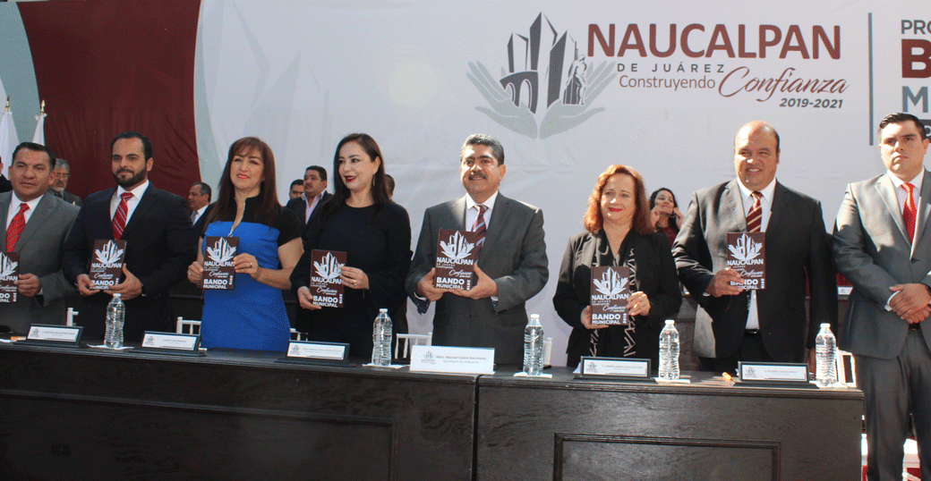 La alcaldesa Patricia Durán, miembros del cabildo y de la administración de Naucalpan presentan el Bando Municipal 2019