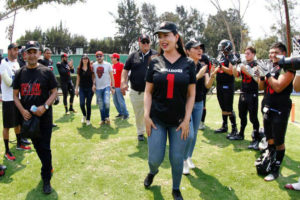Paty Durán, alcaldesa de Naucalpan asistió al primer partido de Bulldogs