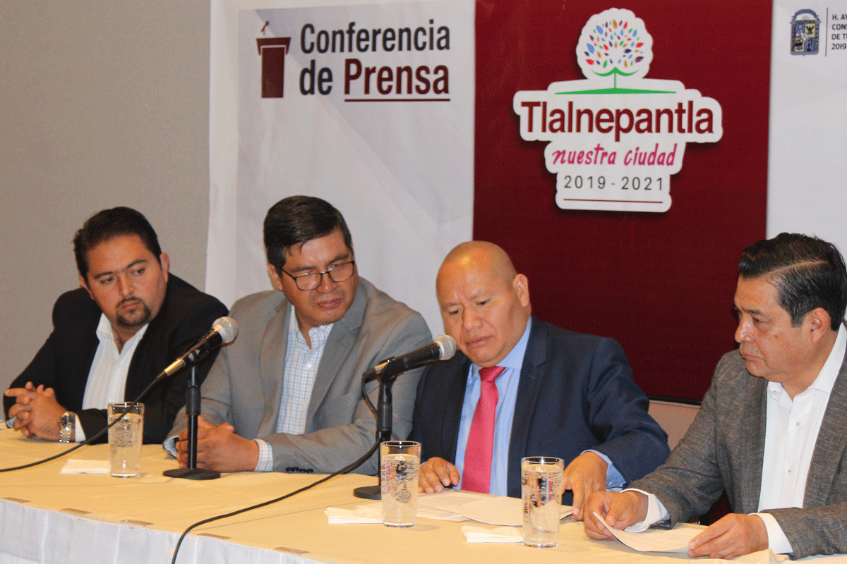El alcalde de Tlalnepantla, Raciel Pérez Cruz, el de Jacala, Hidalgo, Manuel Rivera Pabello y el de Nezahualcóyotl,Juan Hugo de la Rosa exponen que habían sido marginados del Plan Nacional de Desarrollo 2019-2024