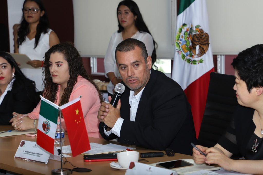 El alcalde de Cuautitlán, Ariel Juárez da la bienvenida a la delegación China