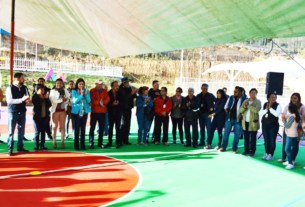 La alcaldesa de Tultitlán, Elena García Martínez, reconoce a ciudadanos que exigieron obras de calidad en el renovado módulo del deportivo de la colonia Real del Bosque