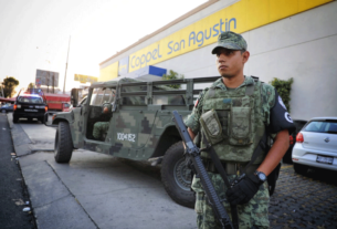 La Guardia Nacional vigila negocios en Naucalpan