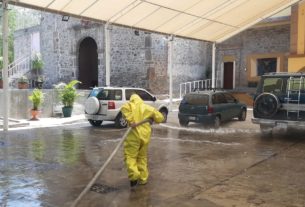 Espacios públicos son sanitizados en Tlalnepantla