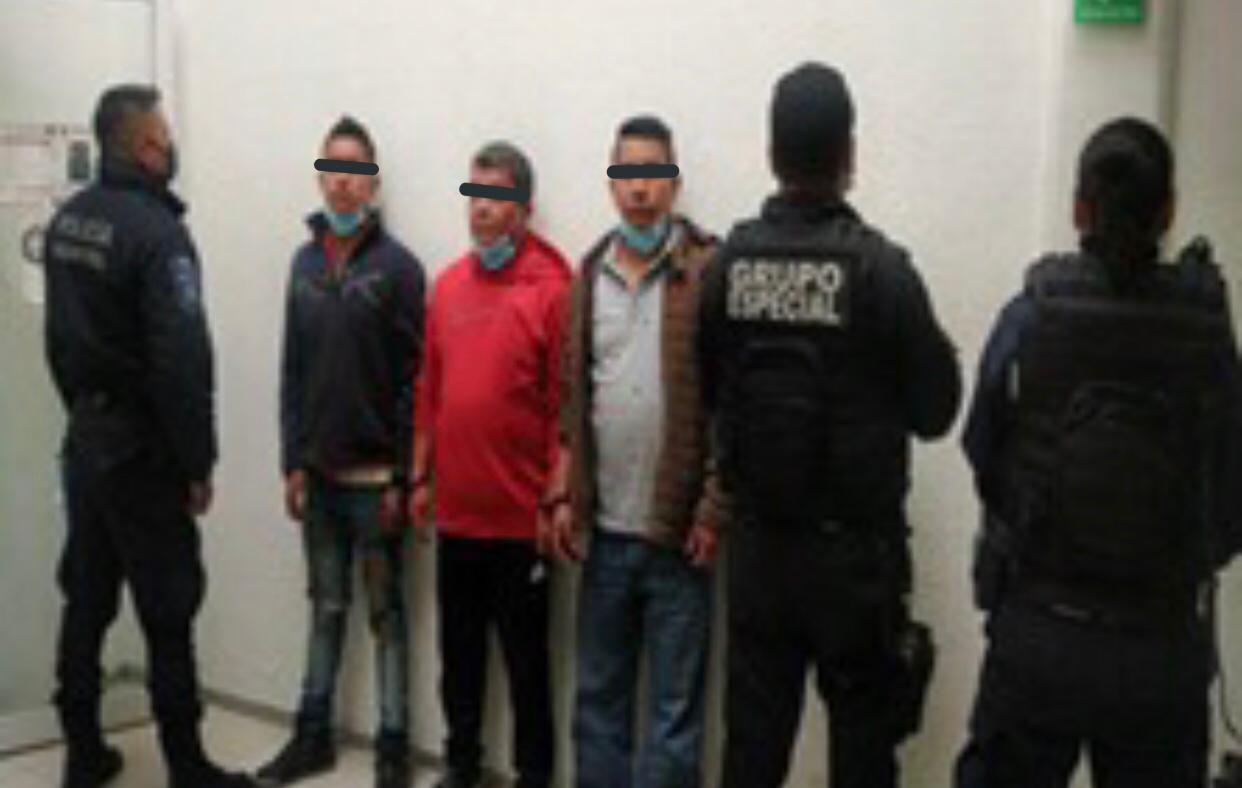 Detenidos en Tlalnepantla cuando presuntamente robaban un camión de carga