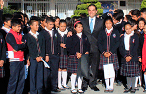 El alcalde de Huixquilican, Enrique Vargas del Villar, propone ayuda a colegios particulares y padres de familia