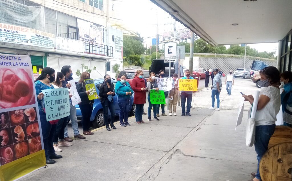 Manifestación contra la Defensoría de Derechos Humanos de Izcalli por promover el aborto