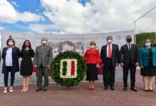Ciudadanos, la alcaldesa Ruth Olvera, sindicos, regidores y funcionares rinden honores a los Niños Héreos de Chapultepec