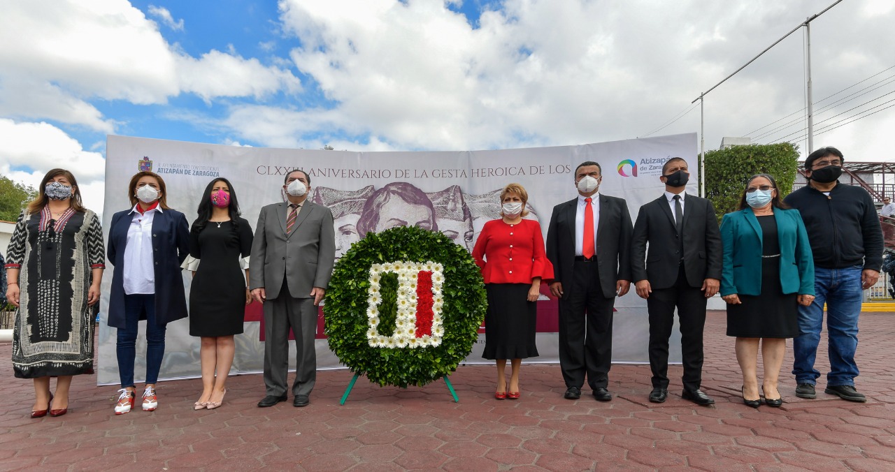 Ciudadanos, la alcaldesa Ruth Olvera, sindicos, regidores y funcionares rinden honores a los Niños Héreos de Chapultepec