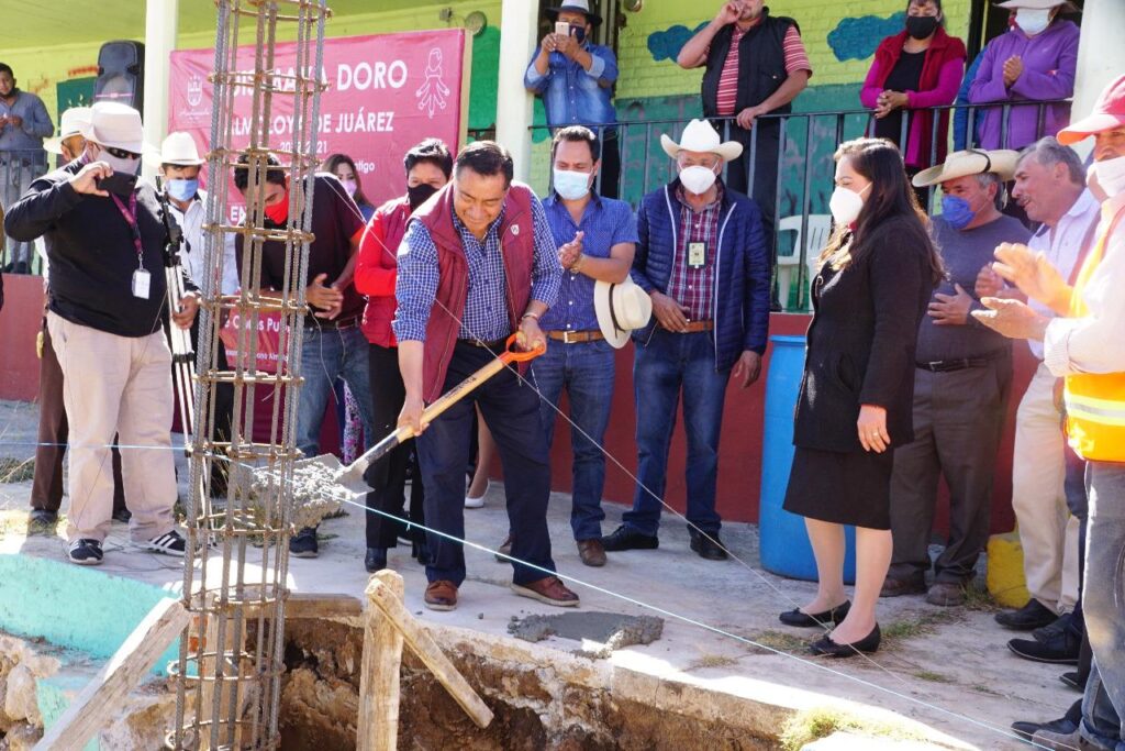 El alcalde Luis maya Doro, pone en marcha de los trabajos de la segunda etapa de la pavimentación