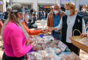 La alcaldesa Ruth Olvera adquiere del mejor pan de Atizapán