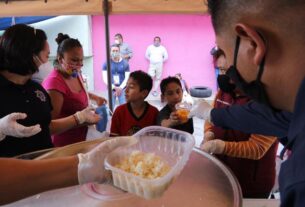 Llegan con comida a niños de zonas marginadas de Naucalpan