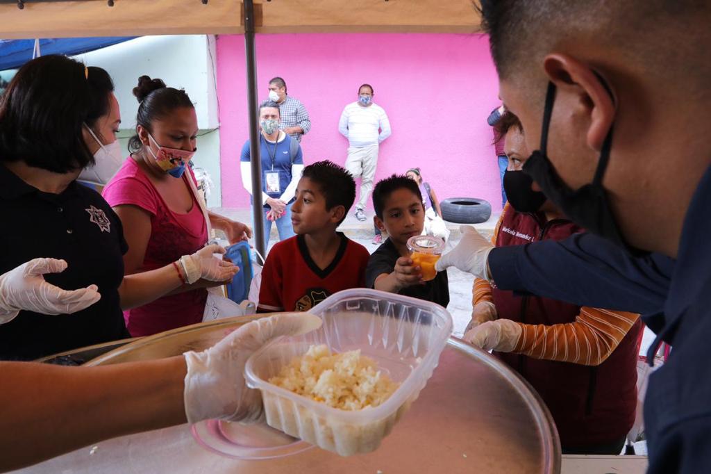 Llegan con comida a niños de zonas marginadas de Naucalpan