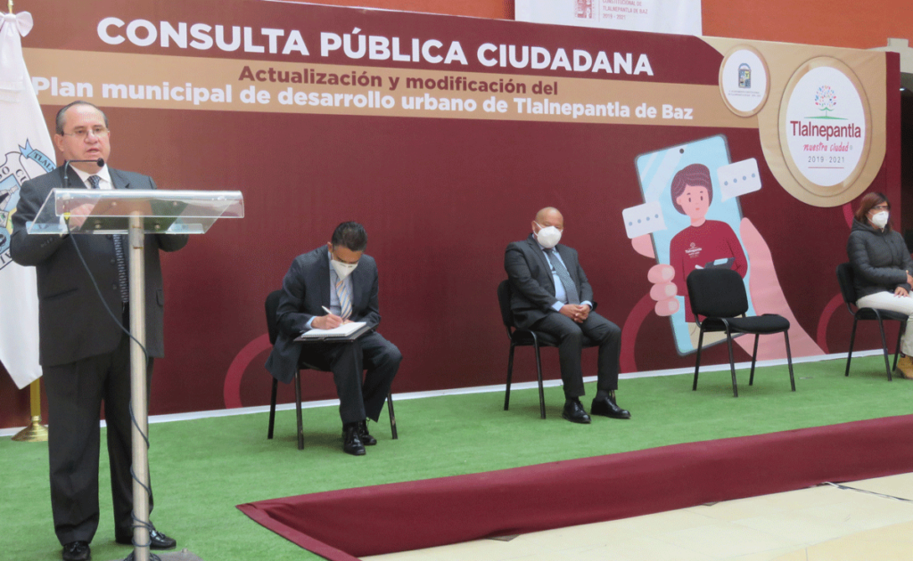 El director de Transformación Urbana,José Salvador Castañeda Sánchez, en la presentación del Plan Municipal de Desarrollo
