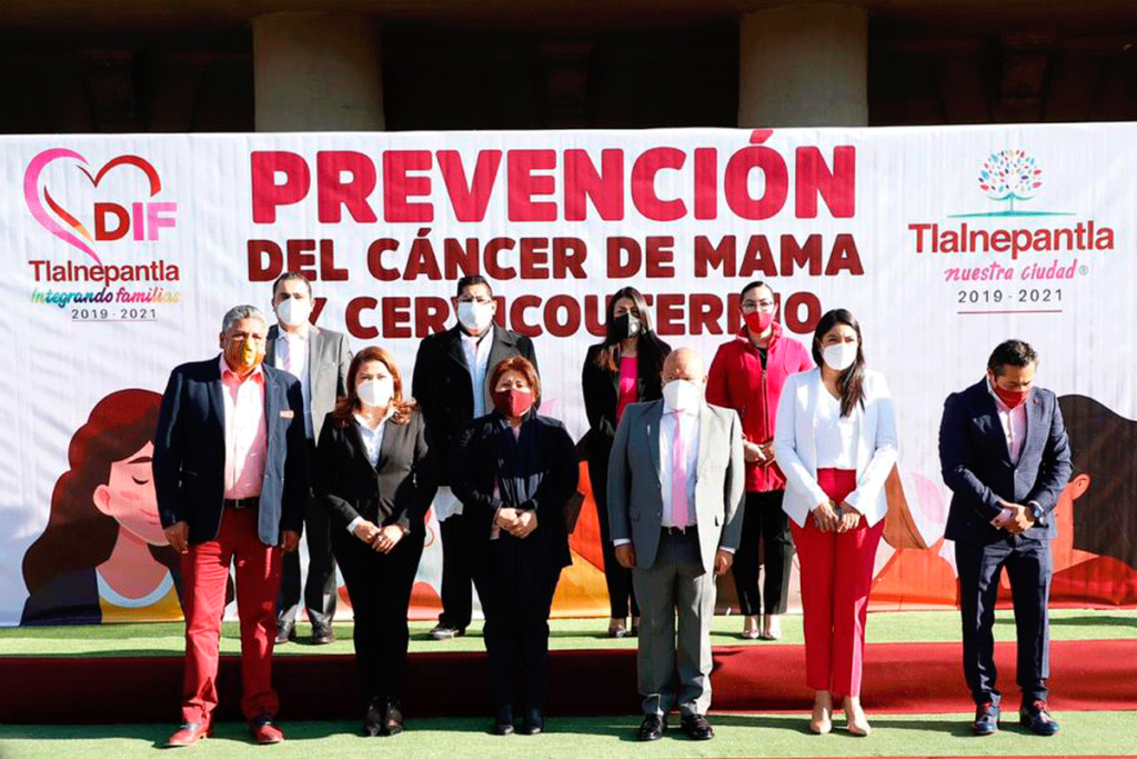 Funcionarios de Tlalnepantla en el inicio del mes Prevención del Cáncer de Mama y Cervicouterino