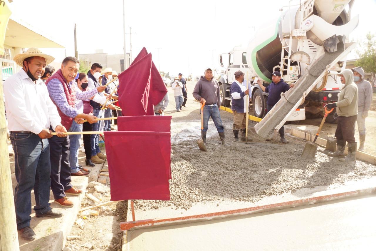Arteria que comunica a cuatro pueblos realizan en Almoloya de Juárez