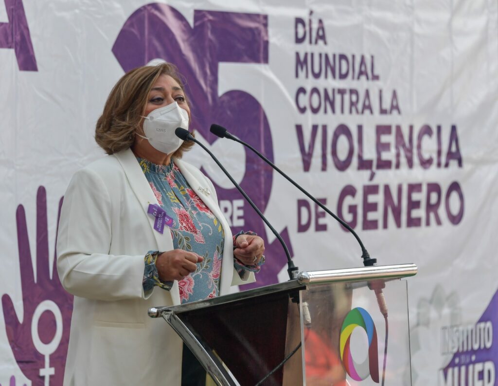 La directora del Instituto de la Mujer de Atizapán, Ana María Camacho en el Día Internacional de la Eliminación de la Violencia contra la Mujer