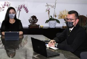 Carlos Mier Montes, nuevo director de la policía de Naucalpa, con la presidenta municipal, Patricia Durán Reveles