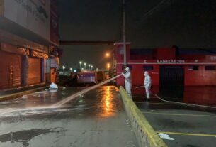 Elementos de Protección Civil sanitizan las bodegas de Atizapán de Zaragoza