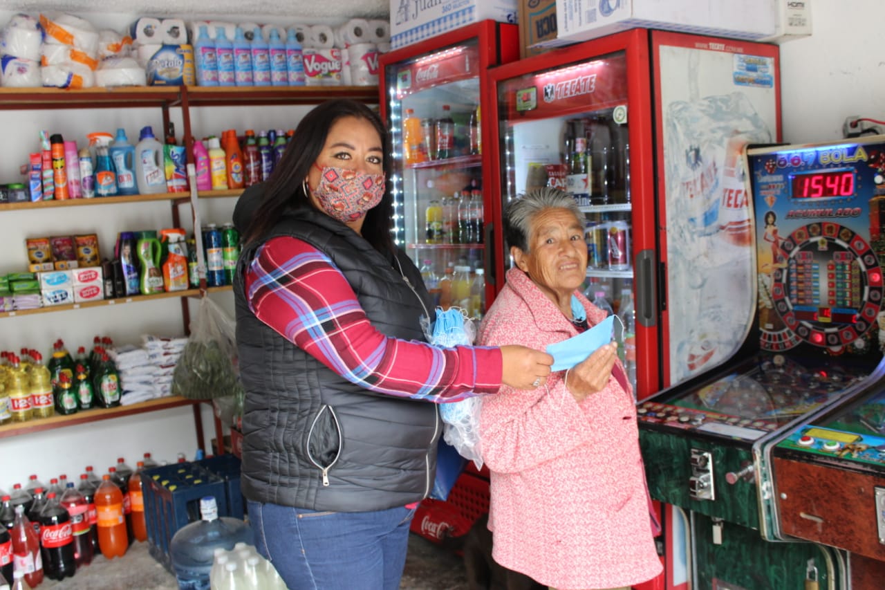Reciben cubrebocas para protegerse de COVID-19 en Huixquilucan