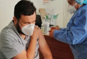 Vacunan a personal médico de los dos hospitales de Naucalpan