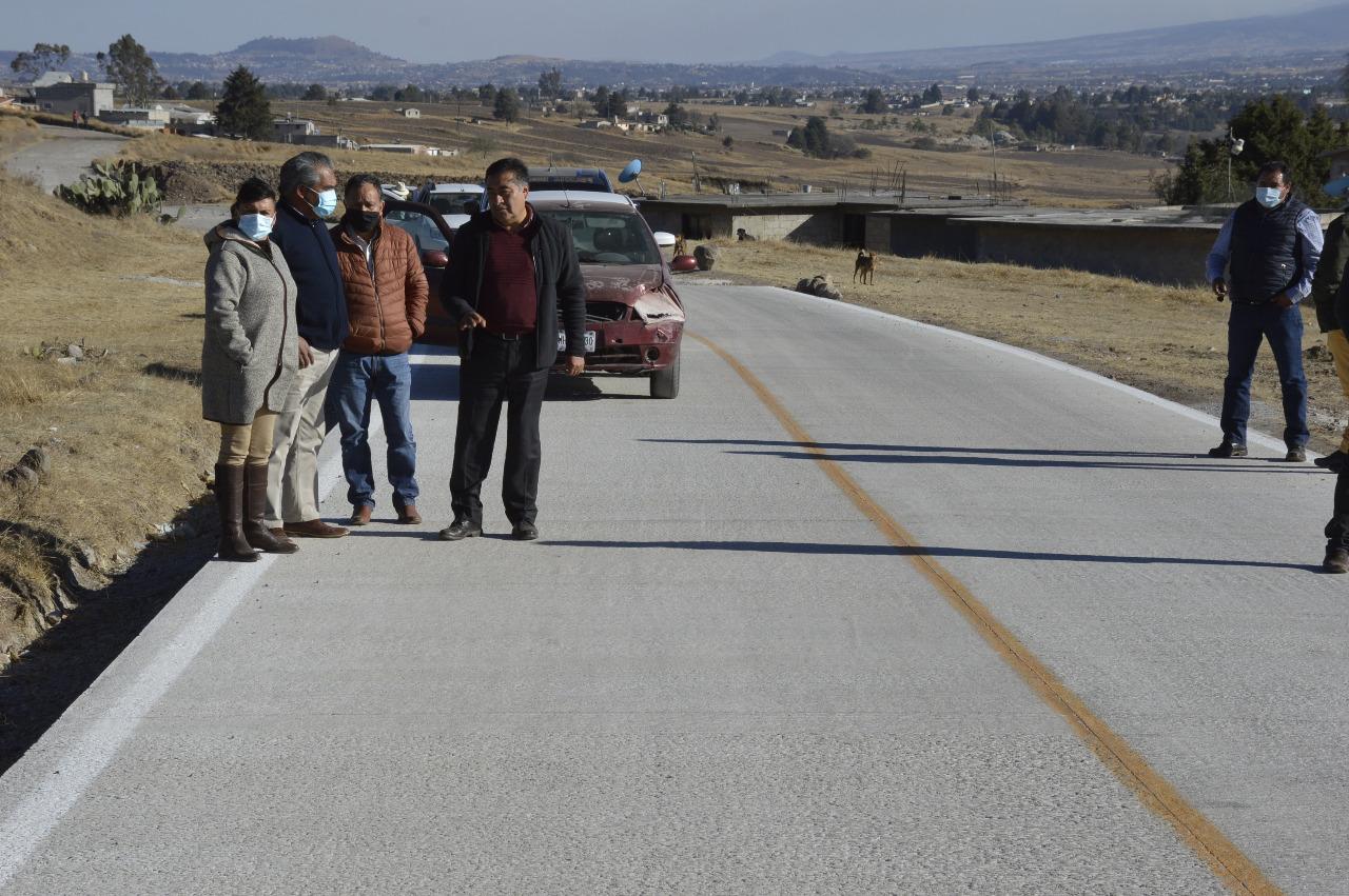 Inauguran carretera y amplían abasto de agua en Almoloya de Juárez