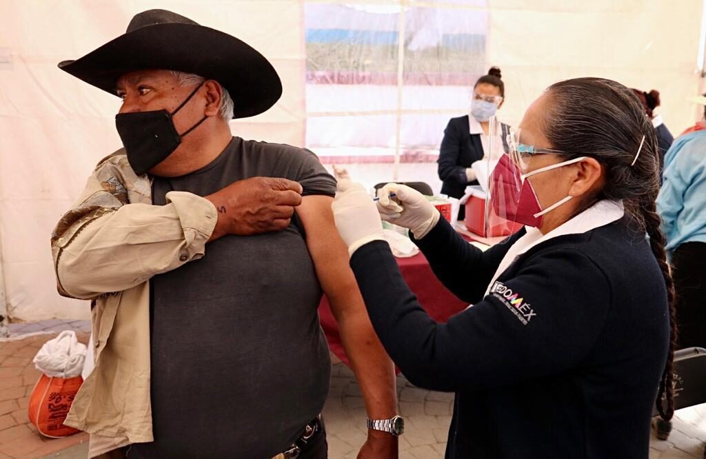 Inician la vacunación de 200 mil adultos mayores en Ecatepec