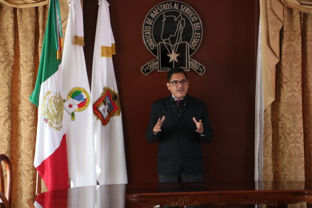 El líder magisterial, José Manuel Uribe Navarrete, reconoce el valor central de las mujeres en la formación de los mexiquenses 