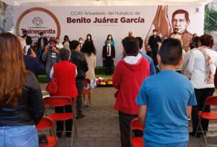 Gran parte del cabildo y funcionarios en el recuerdo del natalicio de Benito Juárez