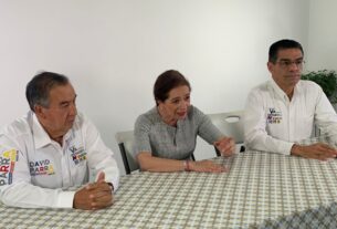 Angélica Moya y los candidatos a diputados David Parra y Enrique Jacob