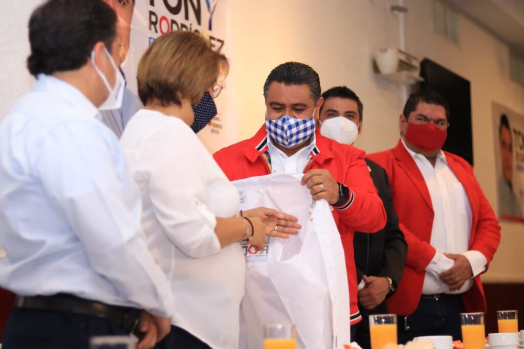 Nancy Sota Jiménez, dirigente de Nueva Alianza se enfunda la camisa de la Alianza Va por el Estado de México de PRI, PAN y PRD