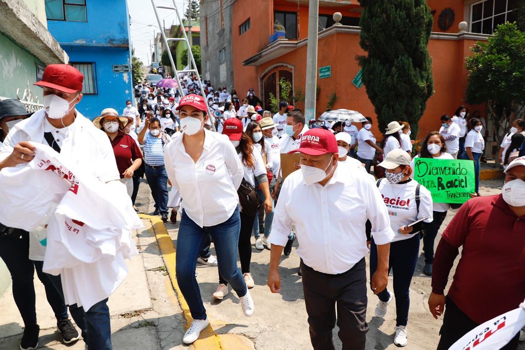 Raciel Pérez Cruz recorre fraccionamientos y colonias en Tlalnepantla