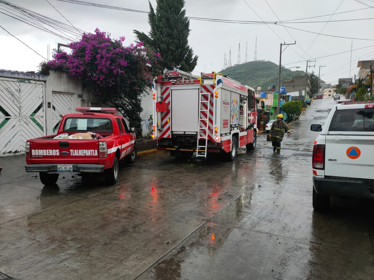 Personal, equipo y maquinaria de PC y Bomberos de Tlalnepantla llegan antes a sitios donde prevén inundaciones