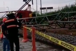 Pluma doblada por el peso del armado de acero en Viaducto Elevado de Circuito Exterior Mexiquense