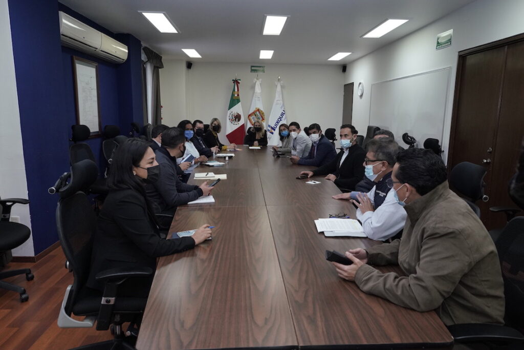 Reunión de equipos para la transición de gobierno en Huixquilucan donde Romina Contreras recibirá la administración