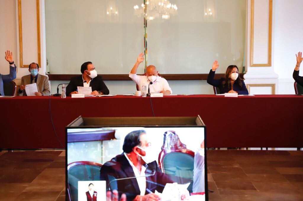 Raciel Pérez Cruz y demás miembros del cabildo aprueban presupuesto