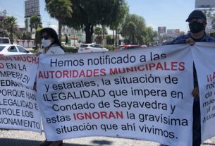 Bloqueo ante palacio de Atizapán de Zaragoza por inseguridad en Condado de Sayavedra