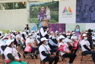 Mujeres reciben beneficios de gobiernos de Huixquilucan y Estado de México