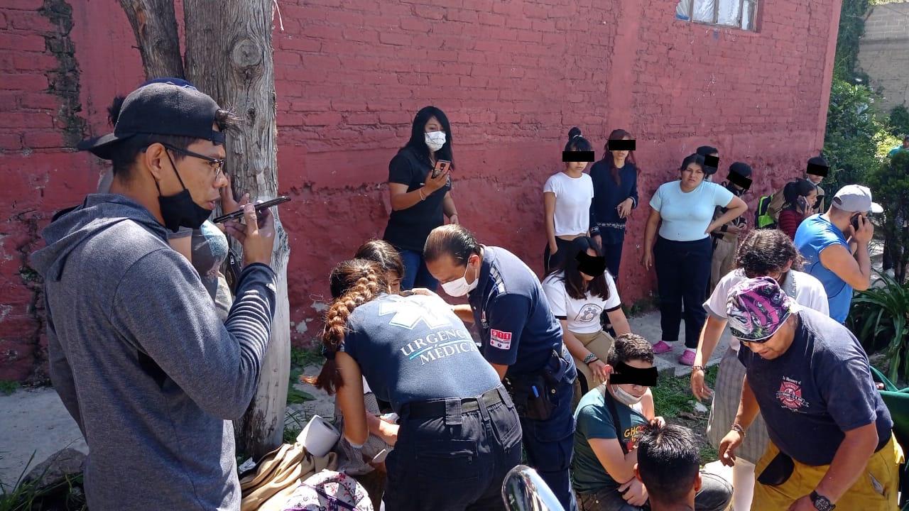 Socorristas de Tlalnepantla atienden a los menores accidentados