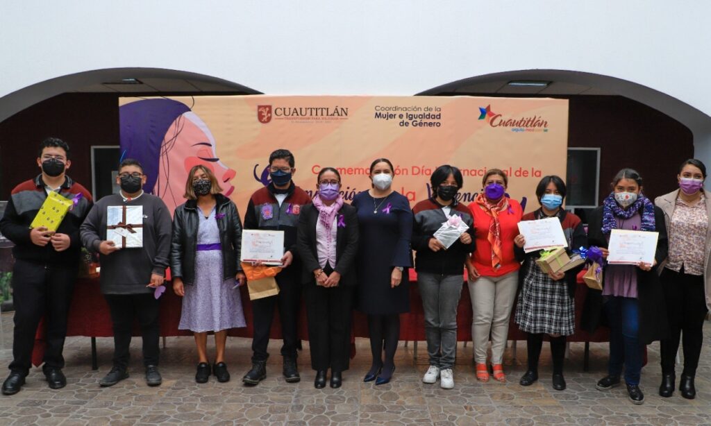 Participantes en sensibilización preventiva de violencia contra las mujeres