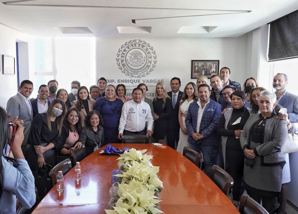 Diputados y alcaldes panistas en la casa de atención Ciudadana de Enrique Vargas