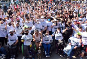 En la salida personas con discapacidad, atletas y familias enteras en la Primera Carrera por la Familia