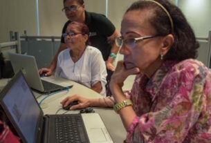 Piden ayuda para adultos mayores en tecnología digital