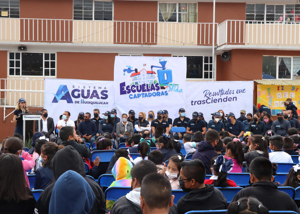 Captan agua en escuelas primarias de Huixquilucan