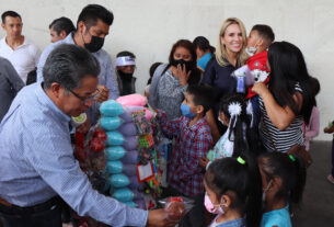 Los niños agradecidos por los nuevos espacios en la explanada de Huixquilucan